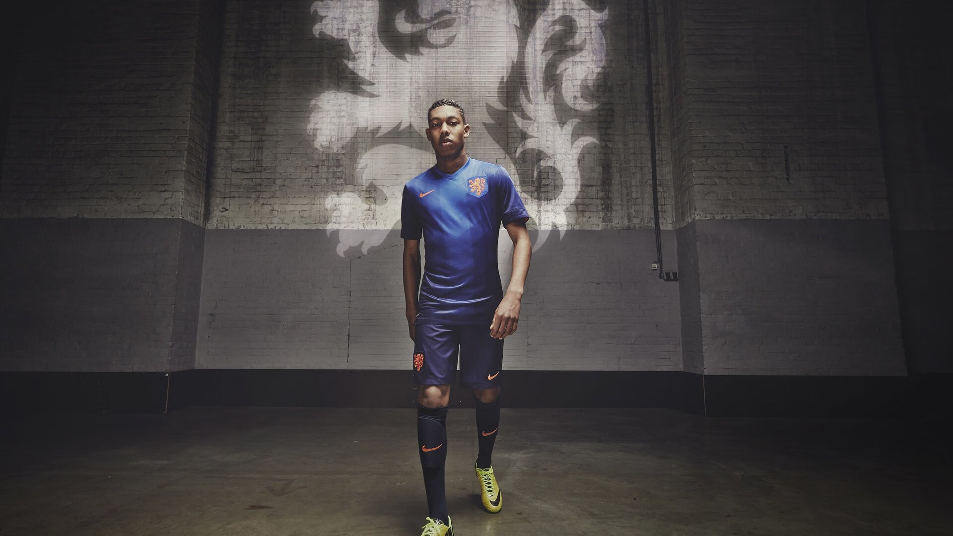 开云电竞账号入口-曼城边路快攻致胜,德布劳内复出助攻,曼城前瞻_德布劳内因伤缺阵 蓝月冲击英超神纪录